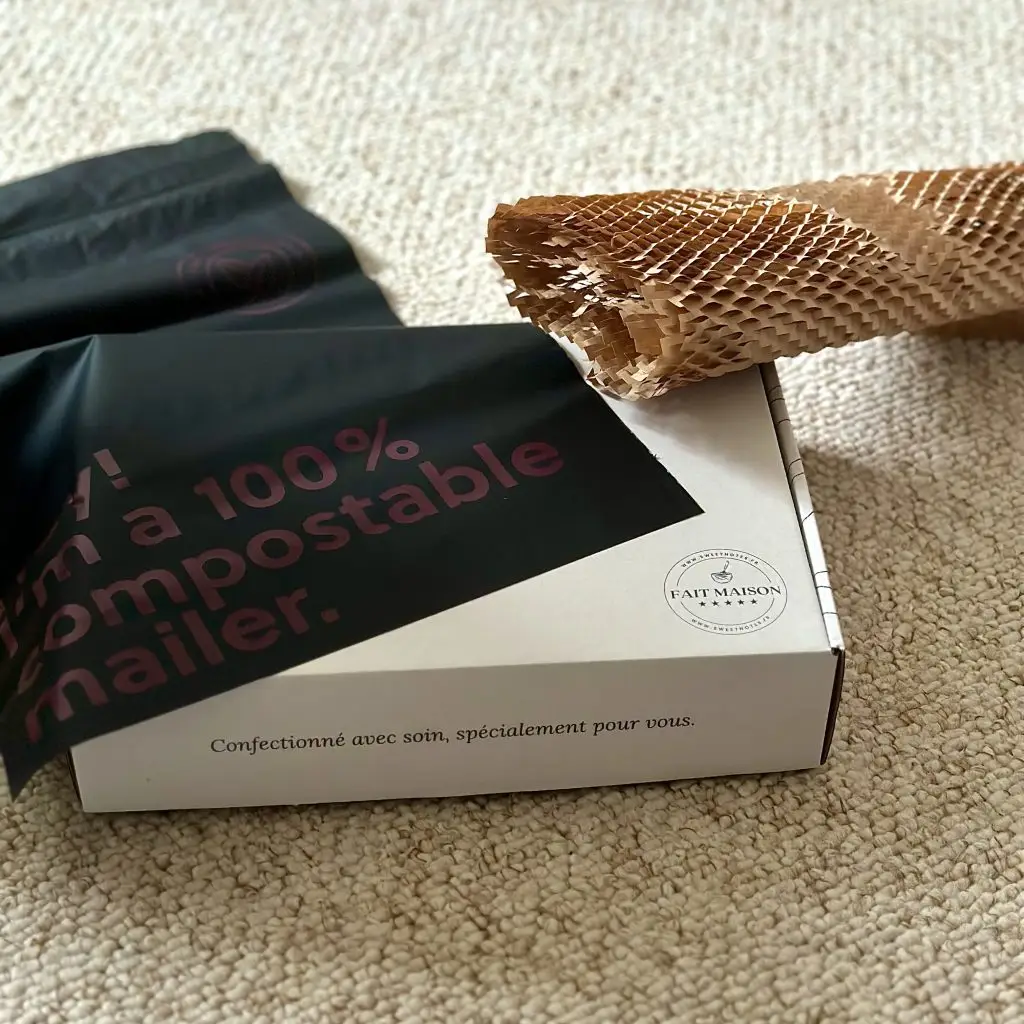 emballages sweet notes un carton kraft blanc et pochette d'expedition